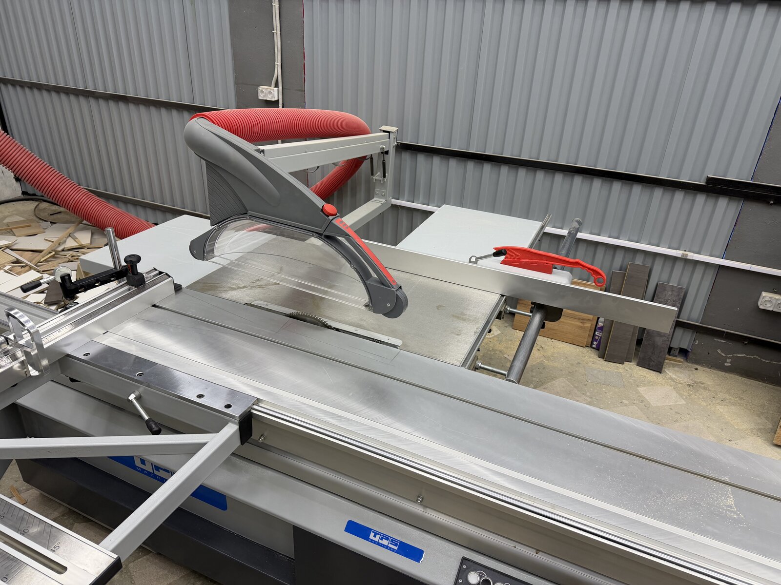 Гардеробная под заказ — индивидуальное наполнение и подсветка, СКАЙСИТИ