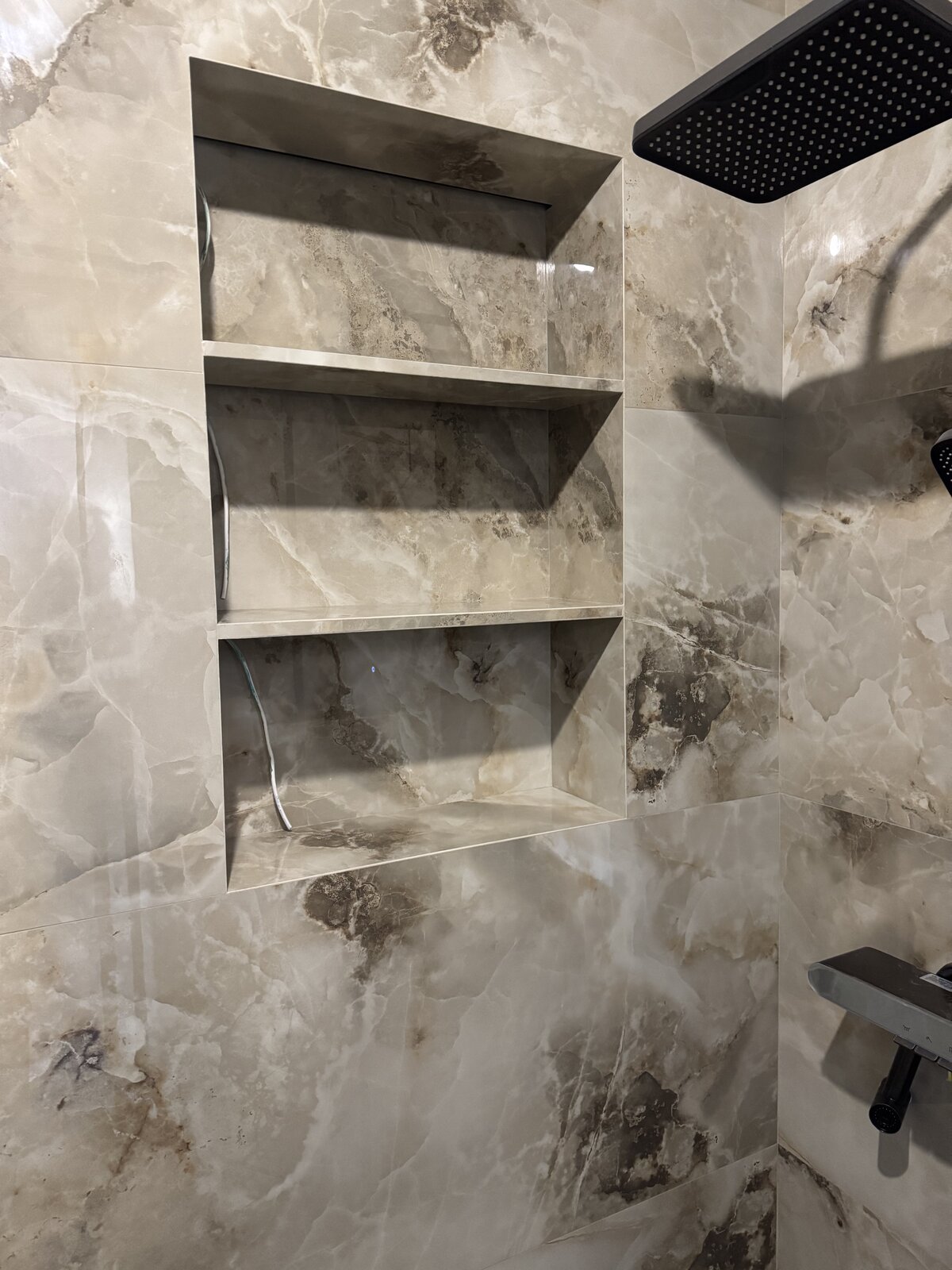 Изделие из керамогранита — скрытый монтаж