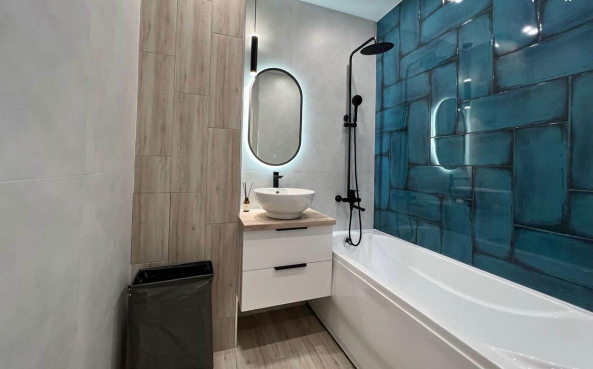 Скрытый монтаж смесителя и душа на керамограните